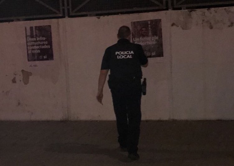 ERCBarbera's tweet image. Malgrat ens confisquin el material, no ens rendirem!L'1 Oct tots/es a votar!A la nova #RepúblicaCatalana creiem en la llibertat d'expressió!