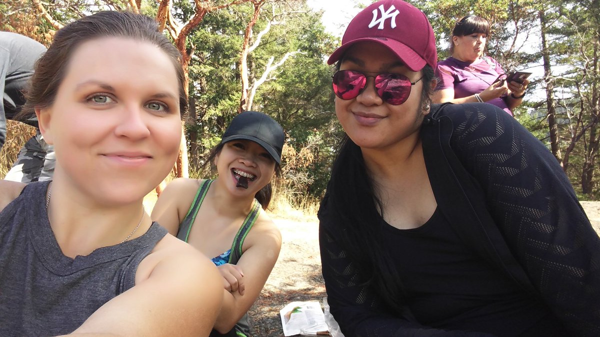 svanessa's tweet photo. Morning ferry, hike and photoshoot! #bowenisland https://t.co/4dbPZcAomT