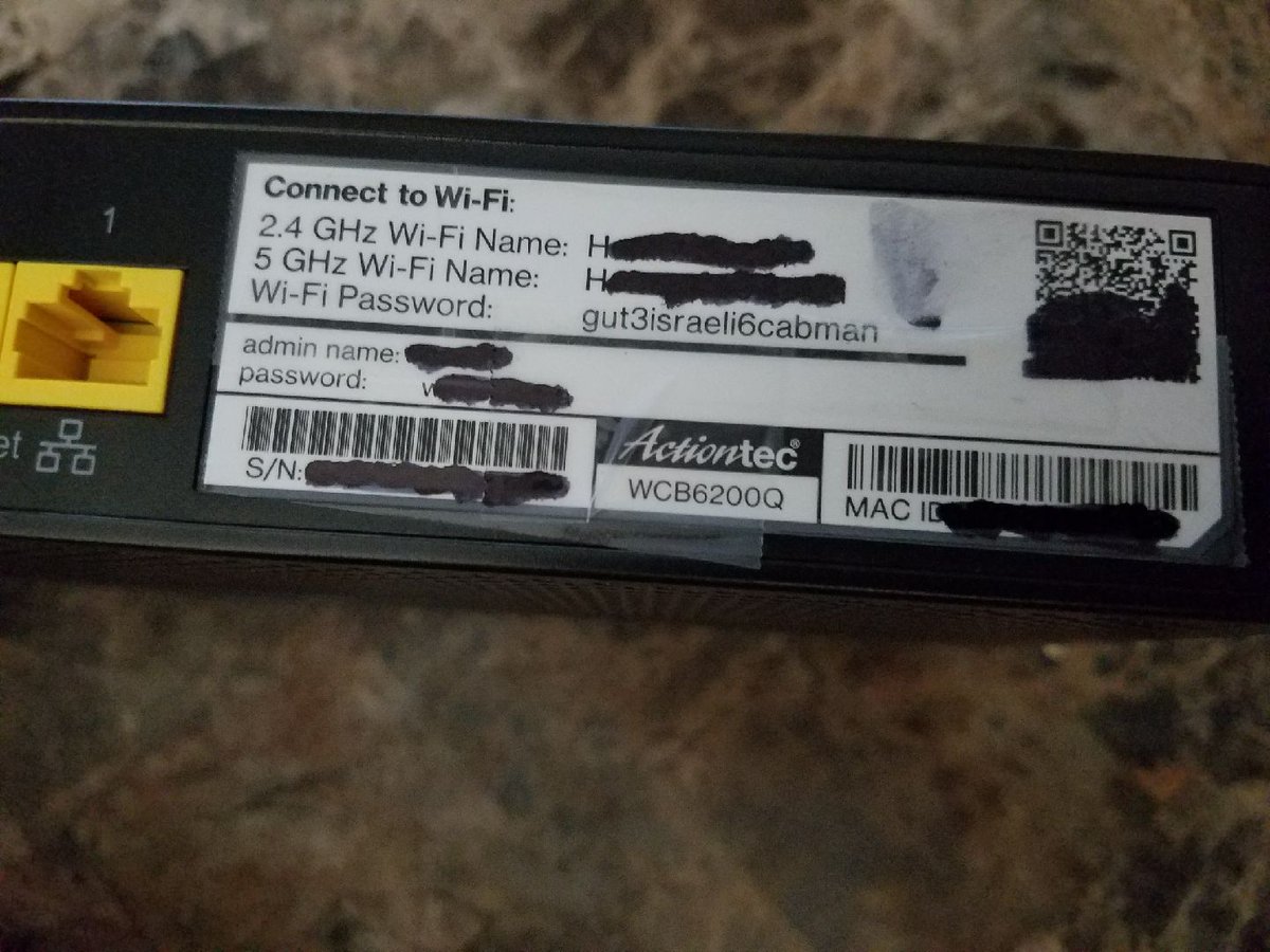 MonfortPeter's tweet photo. @GregHillWAAF Check out my new Verizon Fios extender password. So disrespectful! #SaveVerizoncabman https://t.co/3qEeQEtCot