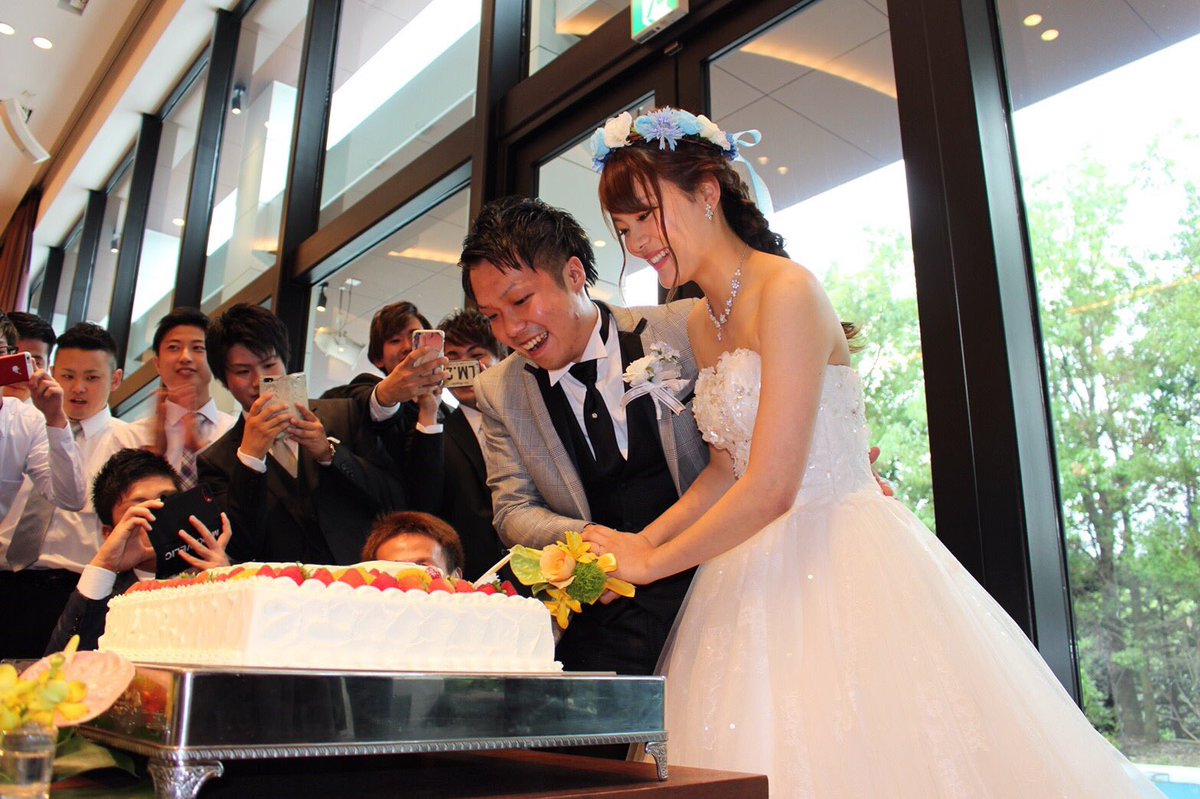Mi_Smiling's tweet photo. 2017.09.16♡結婚式でした！
たくさんの人からお祝いしてもらい
とっても幸せでした！
皆さま遠方からもお越しいただき
ありがとうございました💓
天気もなんとかもってよかった！
周りがたくさん泣いてるのに
花嫁は化粧落ちを気にしたのか
終始笑顔でした笑
みんなありがとう〜💓 https://t.co/N6FWDtKU5r