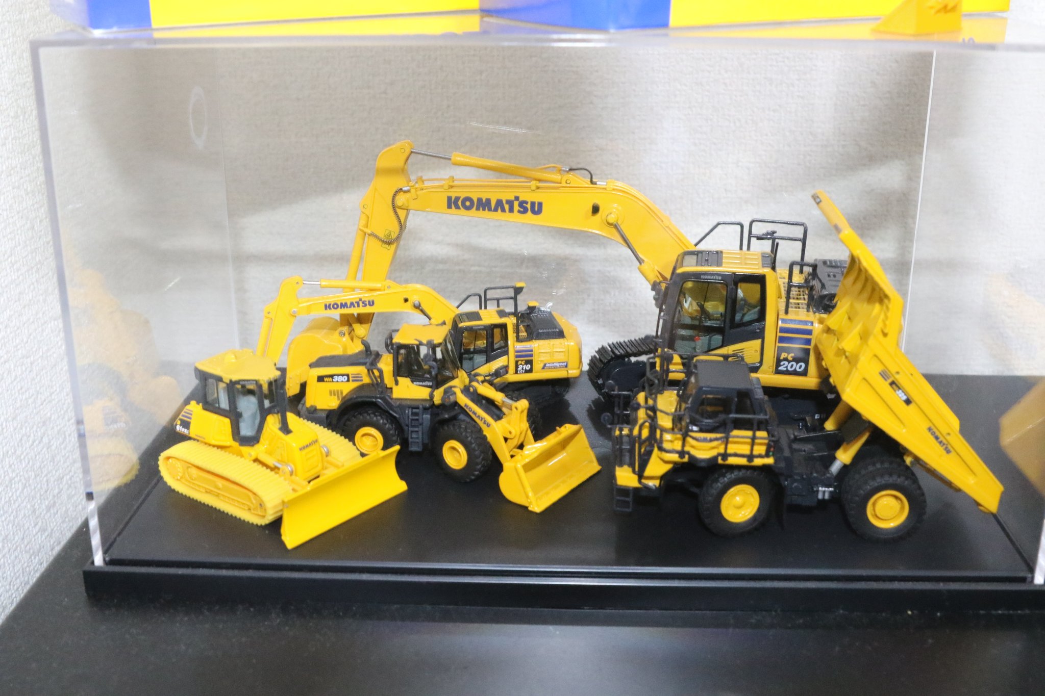 コマツ建機　株主優待品重機　コンプリート　箱無し　1/87 Amazon.co.jp: コンプリート コマツ 株主優待 小松製作所 : おもちゃ