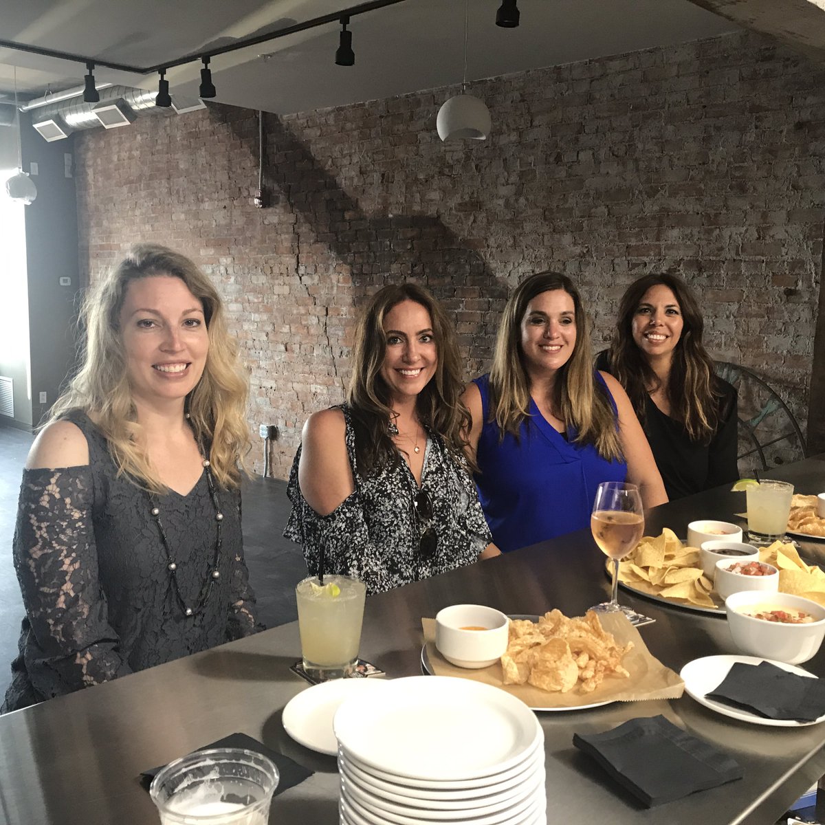 TheAdventureMom's tweet photo. Foodie friend approved-thank you so much for the preview tasting @OHTaco419.#Sandusky is so lucky to have you in the community!#lakeerielove https://t.co/tW29yZWq2W