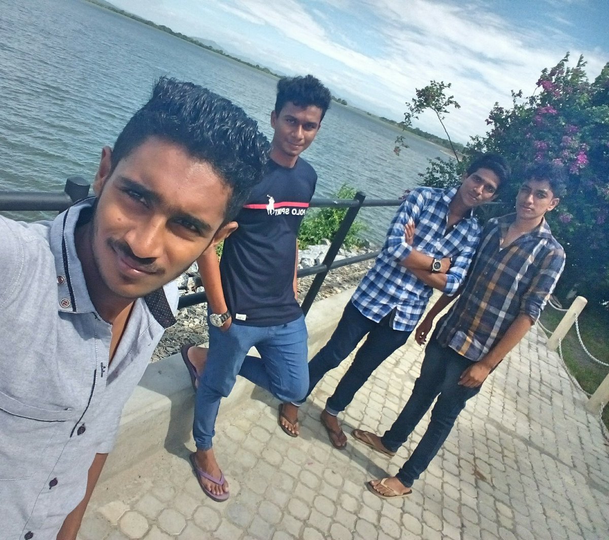 AyaAzRM's tweet image. Feeling happy for everything....
#Alhamdulillah