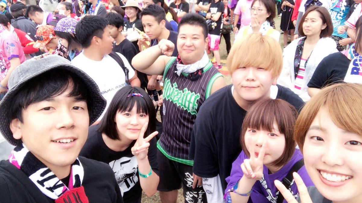nao_5385's tweet photo. 結局WANIMAまで見てきました（笑）氣志團万博楽しかった〜！写真は昨日のももクロ前👍 https://t.co/WMFOwYPzd2