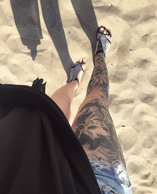 Beach day 🌊🌴☀️ #santamonicapier #venicebeach #summer #tattoo #inked https://t.co/3NPpfu0x1f