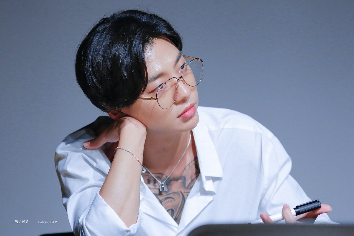 170916 #BAP #방용국 <a href="/BAP_Bangyongguk/">Bang yongguk</a>
😶