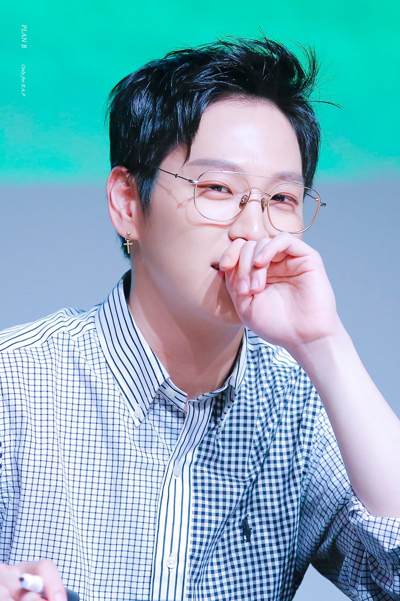 170916 #BAP #힘찬 <a href="/BAP_Himchan/">💜</a>
진짜 잘생김