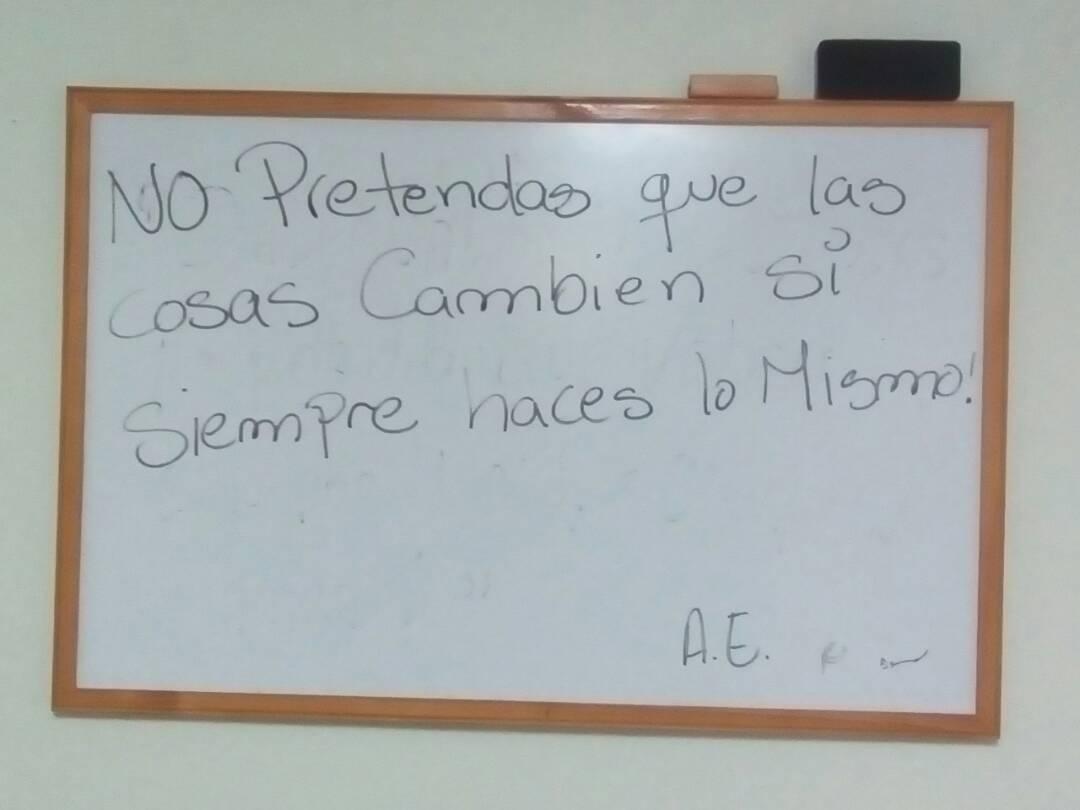 marperezgutz's tweet photo. 9.55pm apagando el computador ... Excelente jornada. Gracias al personal @APUCoficial que laboro hoy #16sep2017 . feliz fin de semana https://t.co/WhTzToaFss