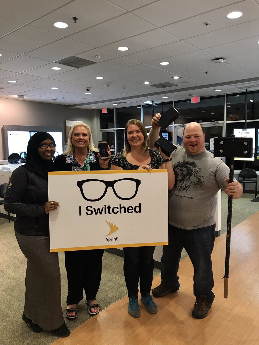 Customers loved the #BITW hammer so much they just had to switch! #Note8 #S8 bye bye AT&amp;T @DCalzone77 <a href="/LangerSprint/">Luke Langer</a>