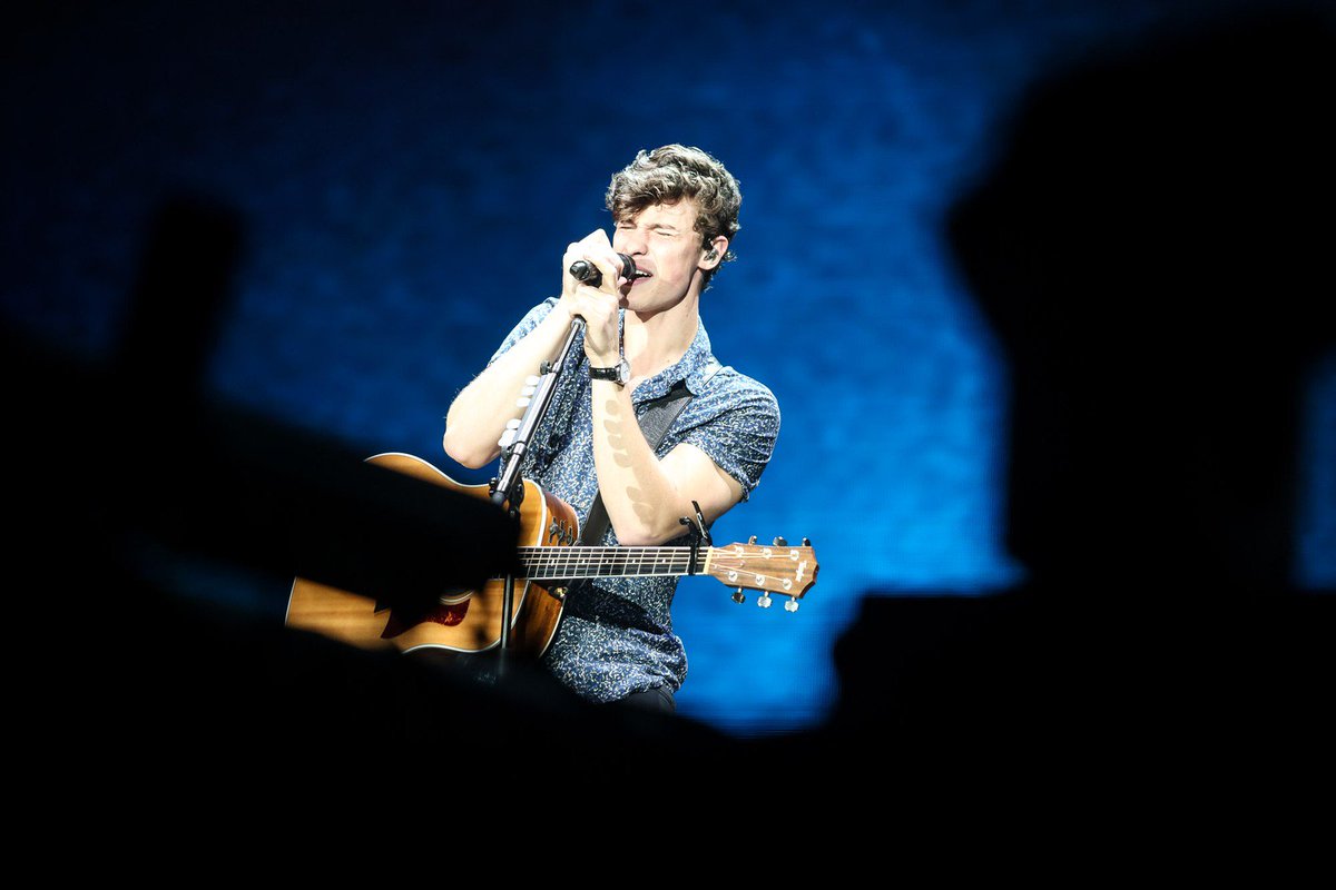 Shawn Mendes estreia no Brasil com soul adolescente e ajuda dos gritinhos das fãs glo.bo/2jzPrH4  #RockInRio #G1 #ShawnMendes