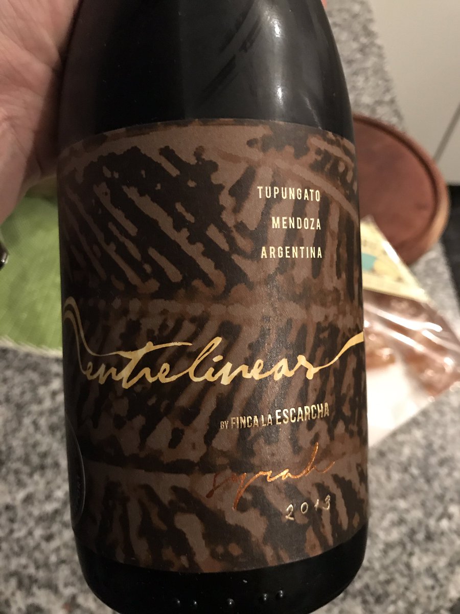 Sigo encontrando cosas en los armarios. De esas que te alegran el día. No lo voy a recomendar porque me parece que no hay más. Pero que vino