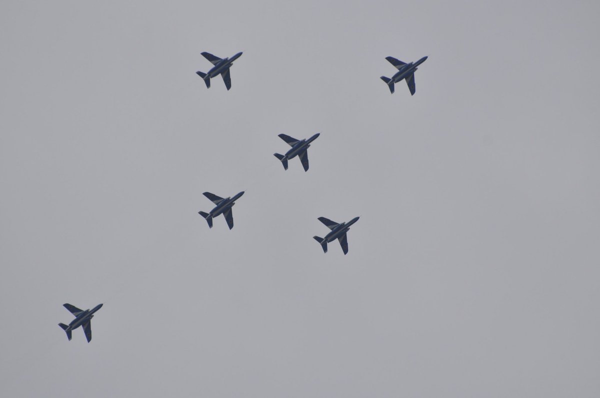 ソラン 八王子市政100周年で富士森公園の上空をブルーインパルスが飛行 羽村 福生の空で旋回 マンションのベランダから楽しめましたが晴れていれば最高でした 来年は 横田基地の友好祭での飛行を期待しています 我が家の猫日記 インパルス 八王子