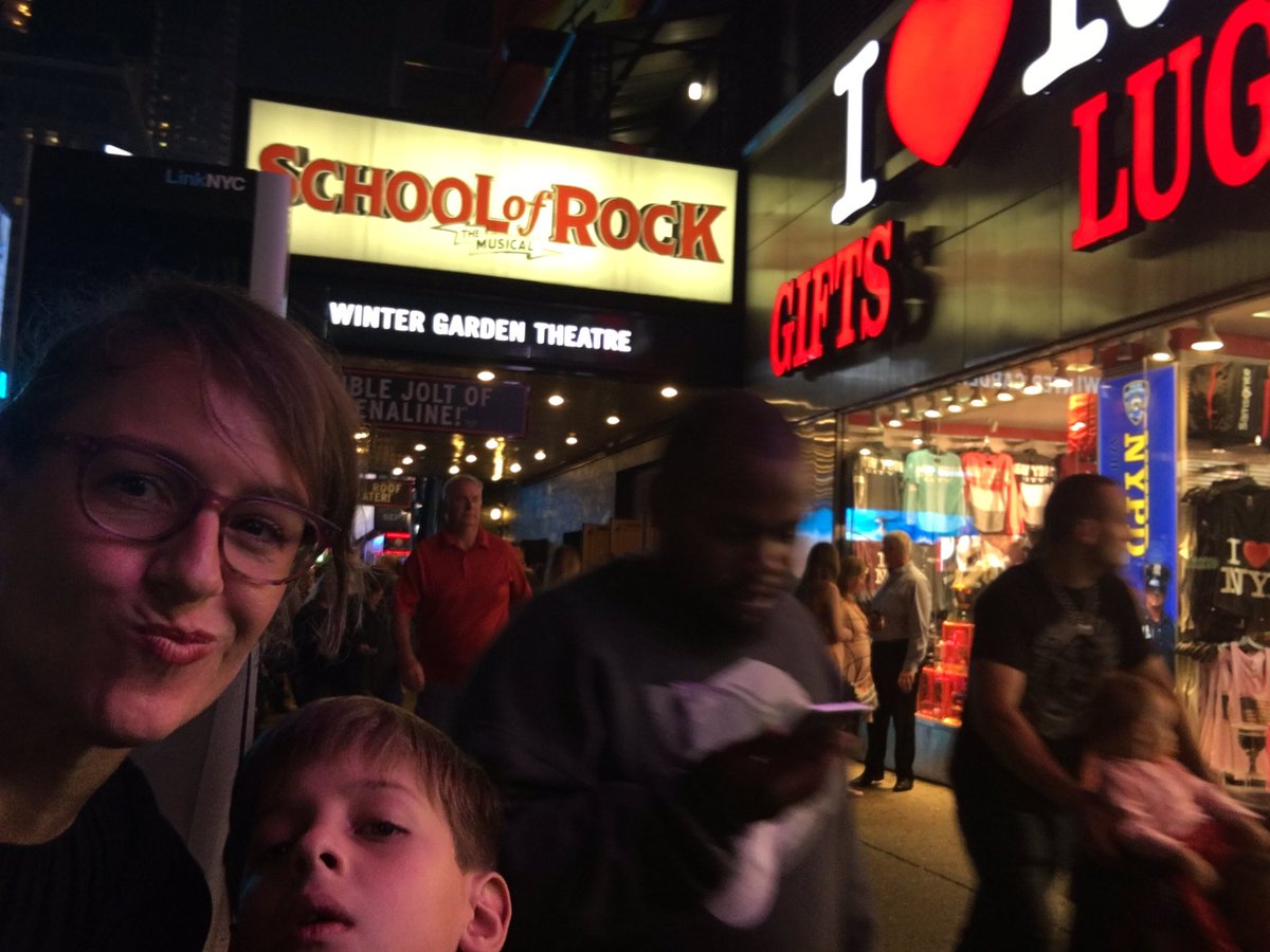 thisbegrace's tweet image. #firstshowonbroadway #schoolofrock #broadway 🗽🍎🤘🏽