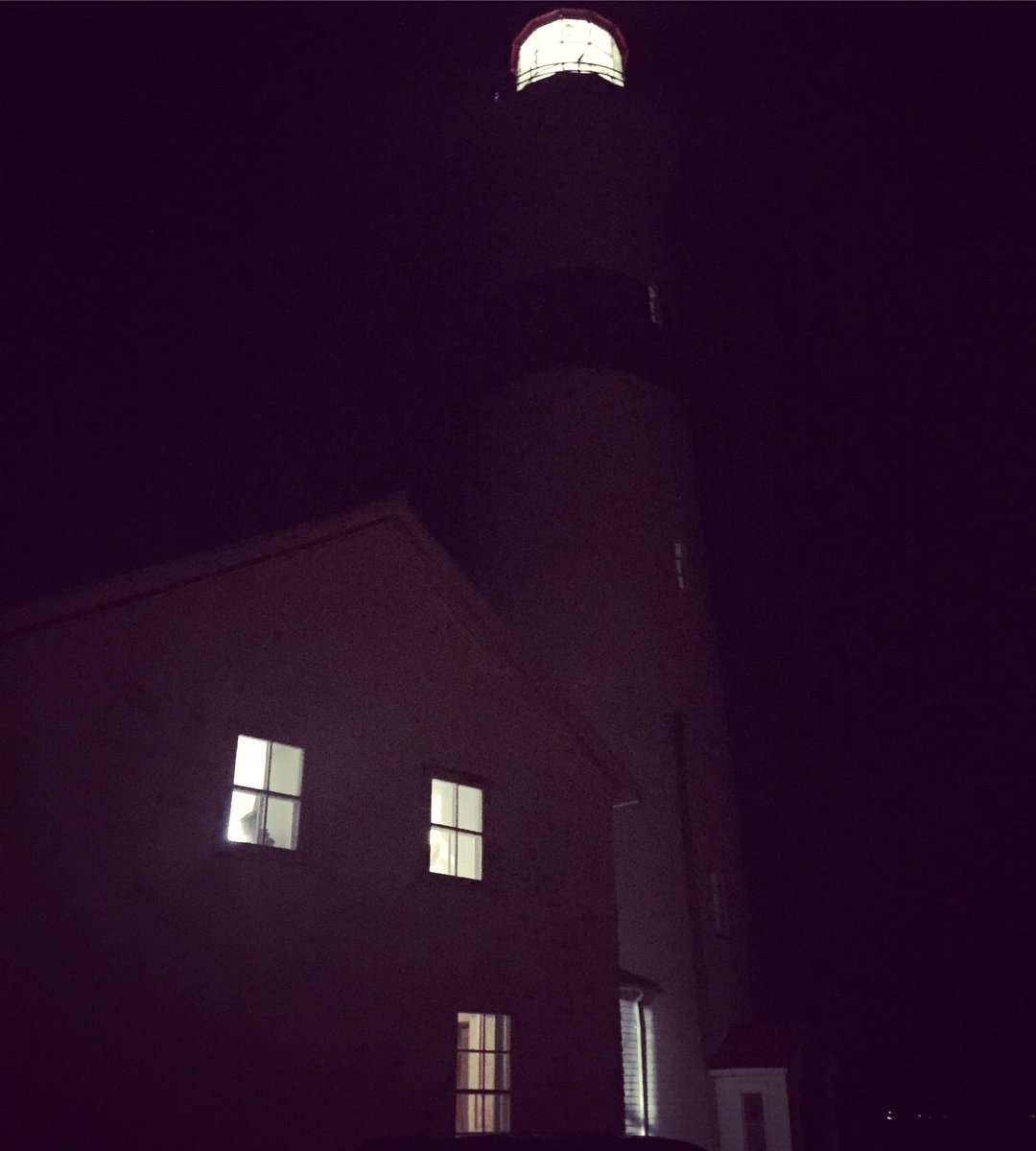 terrabarney's tweet photo. More beautiful at night 🌙✨ #September16 #PointAmourLighthouse https://t.co/Paomzpn2RV
