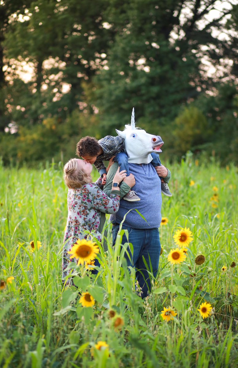 lularoeshannel's tweet photo. Just a little sneak peak of our family photos...#lularoe #morganjoyphotography #unicorn https://t.co/7og01nsPt8