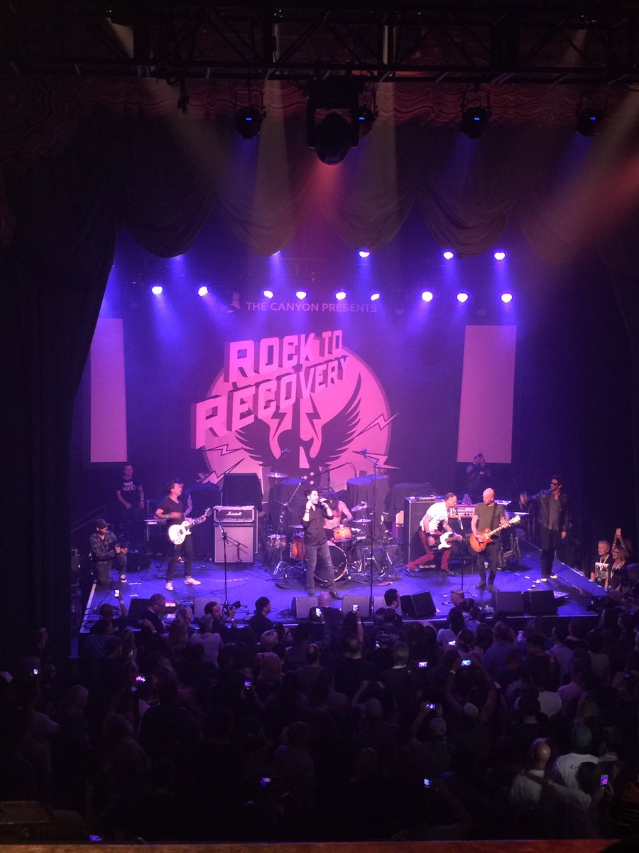 bythesearecover's tweet image. Concert for recovery in Hollywood, #rocktorecovery2017 #HardRock #korn #RecoveryMonth