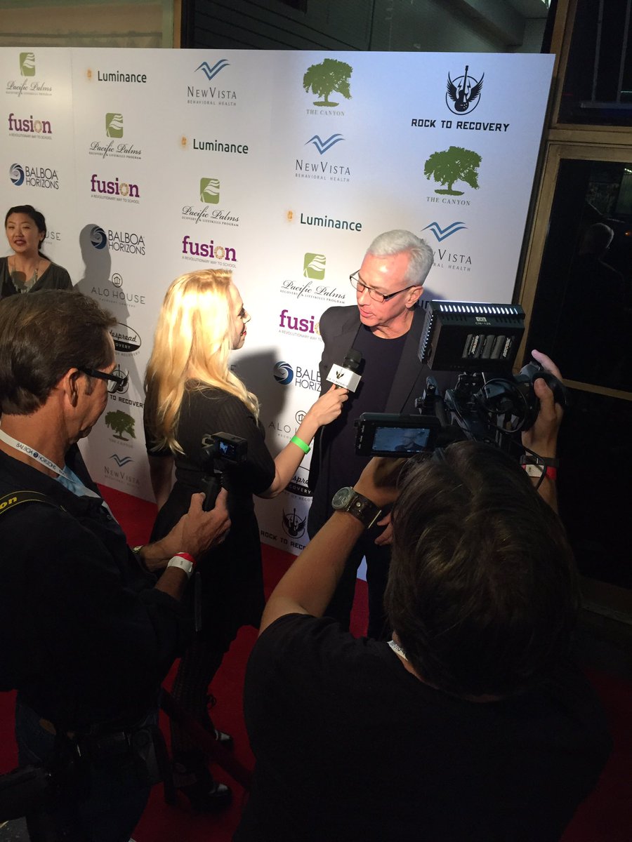 carolineheldman's tweet image. The incomparable @drdrew on the red carpet at @RocktoRecovery #RockToRecovery2017