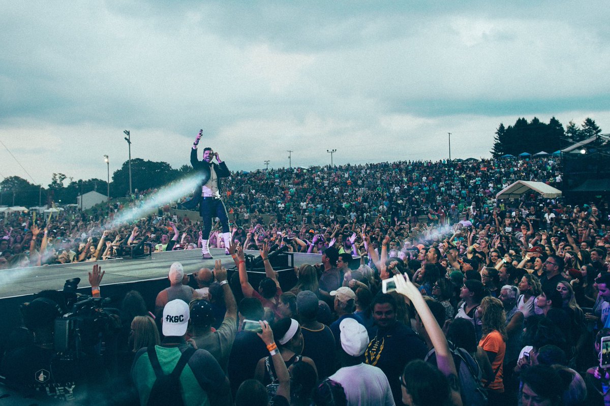 PA.. your smiles and support while Luke's at home with Leo and family were especially meaningful to us tonight.. 🙏🏽#uprisefest #summertour