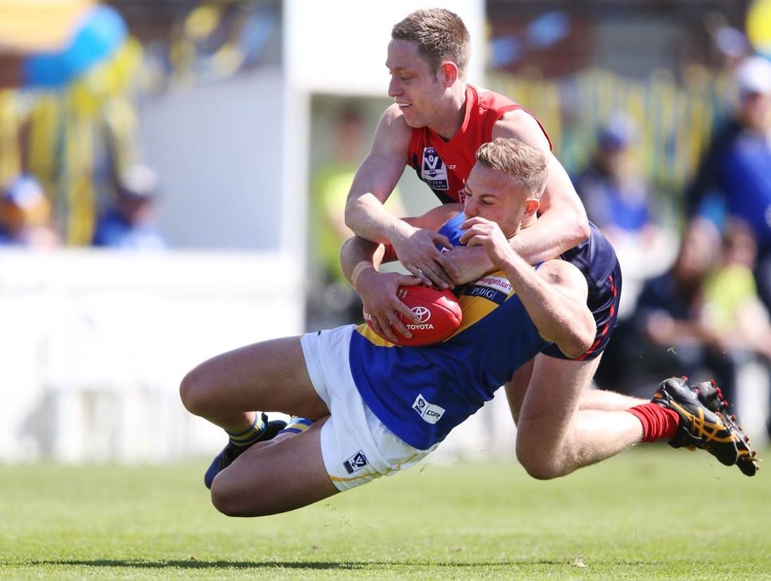 VFL's tweet photo. Only a pt splits @WilliamstownFC &amp; @CaseyDemonsFC in tense #AFLVicDevelopment GF, approaching mid-Q4. LIVE SCORES: https://t.co/6e9zk6ucyQ https://t.co/R0ZhteipsH