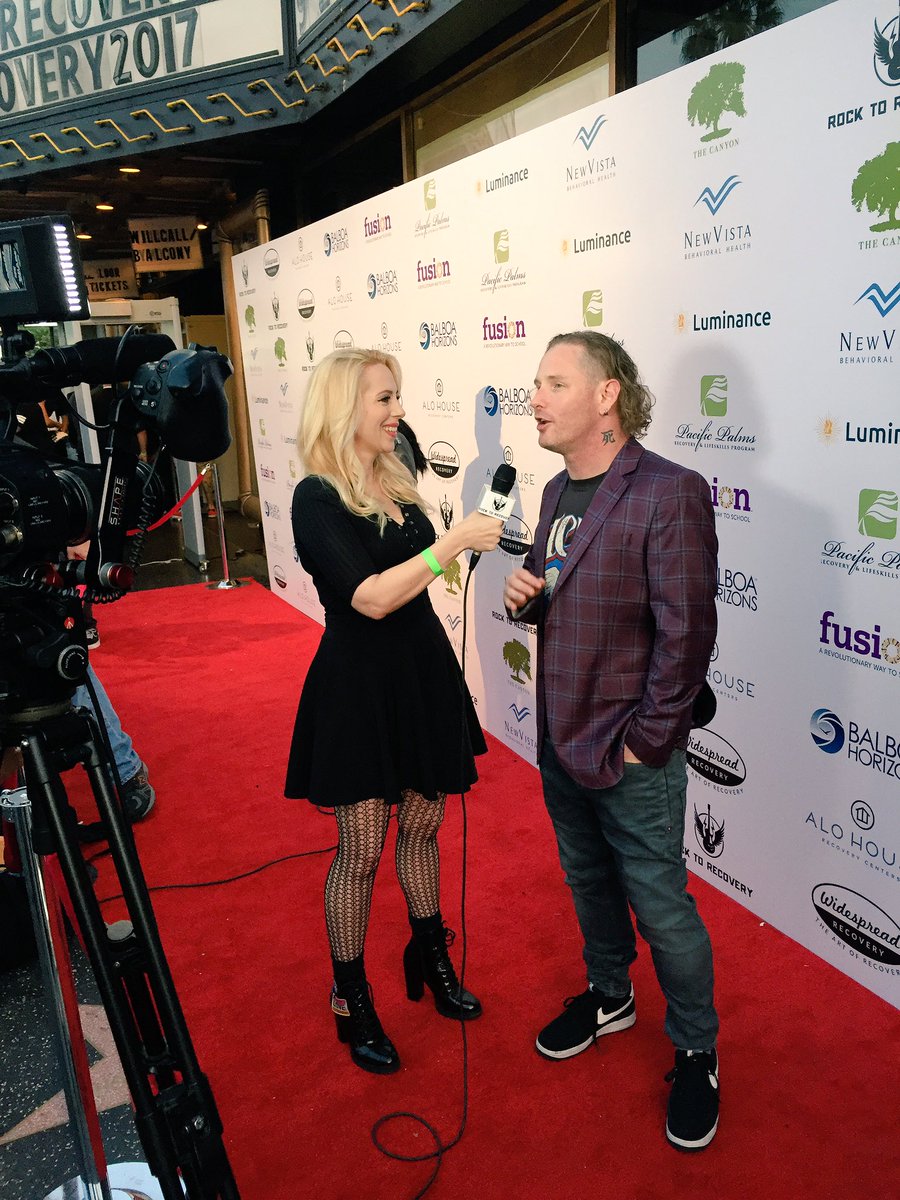 carolineheldman's tweet image. Corey Taylor from @slipknot is getting an award tonight for his recovery work at #RockToRecovery2017 @RocktoRecovery