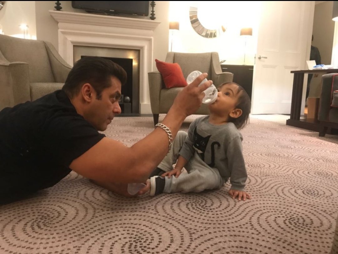 BeingSalmanKhan's tweet photo. Ahil and me time ❤ https://t.co/R8MKXV0sPo