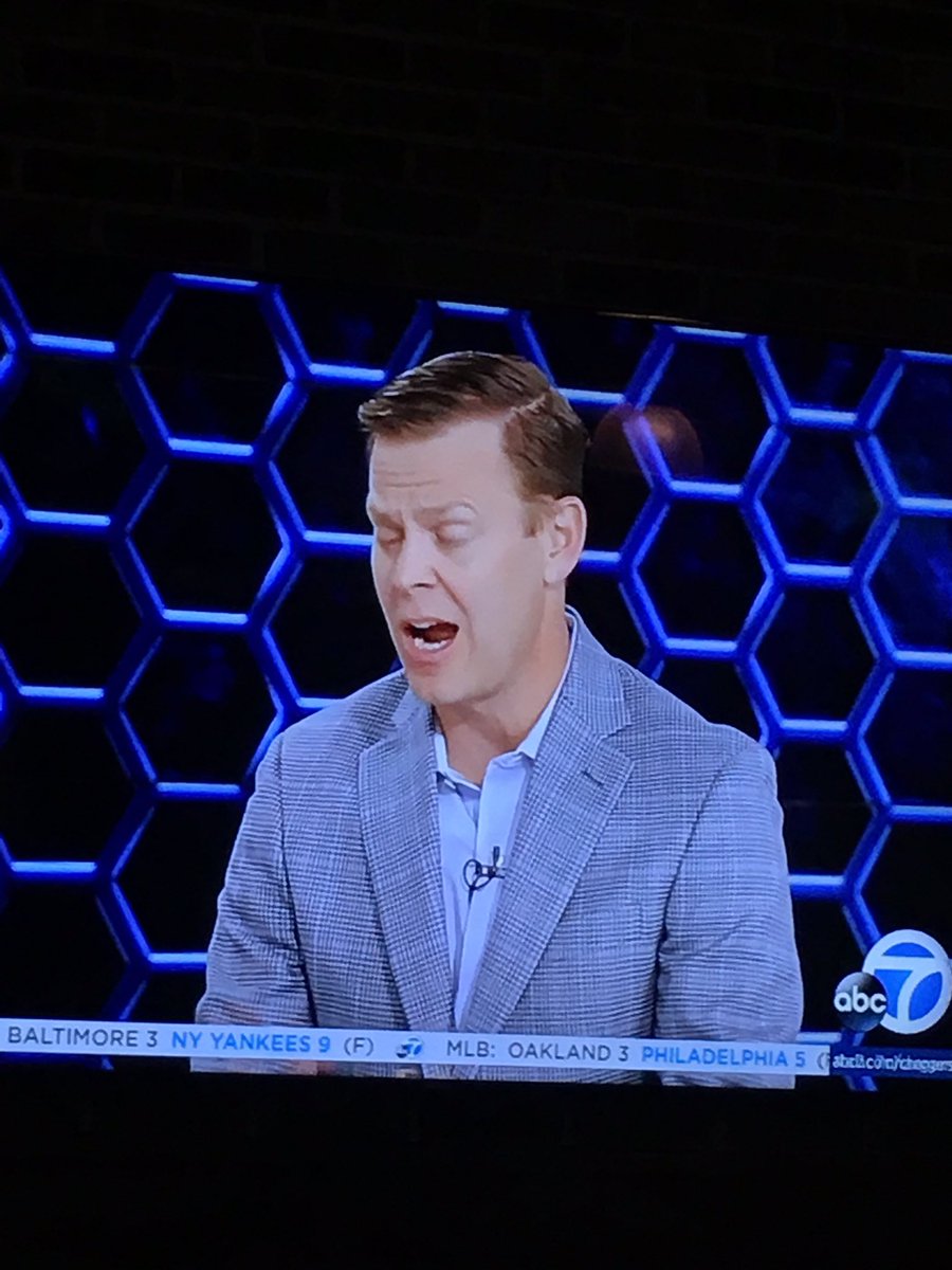 caseywhalen42's tweet photo. @ Rudy's in Newport Beach, watching #GGG get robbed & who comes on the tube? My guy @mattmoneysmith talking shopping carts #OhForReal? https://t.co/qdOqJ47CsC
