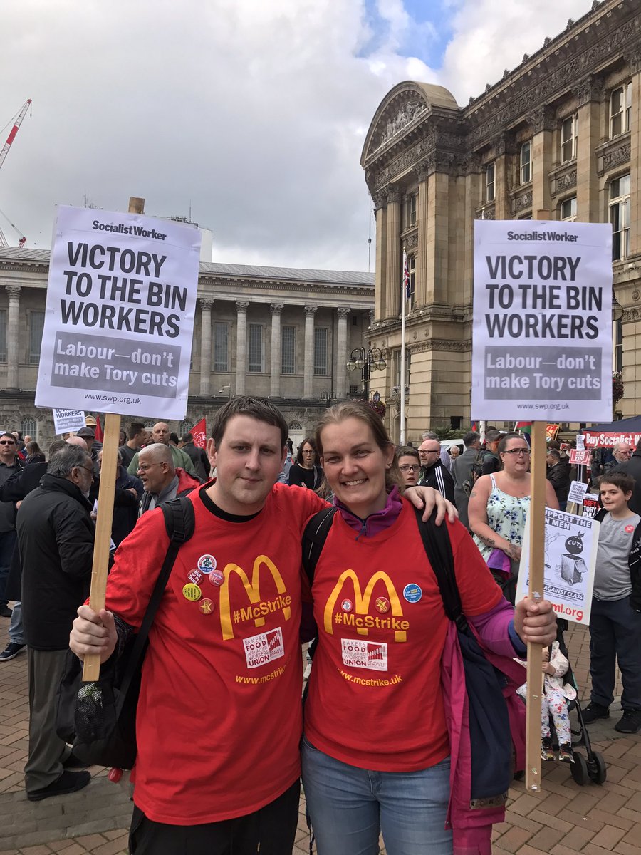 McDonalds strikers bring #Solidarity to Birmingham bin workers' strikes <a href="/unitetheunion/">Unite the union: join a union</a> #McStrike @IanBFAWU <a href="/Ronniebfawu/">Ronnie Draper</a> <a href="/FastfoodRights/">The McStrike!</a>
