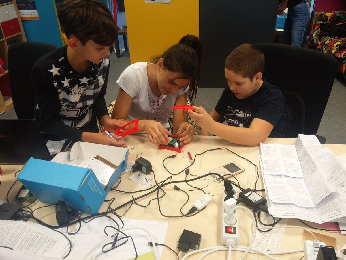 coderdojotm's tweet image. Our #coderdojostory of the week facebook.com/radu.ticiu/pos…
#hardwaregirl #girlsintech #moreSTEM4girsl