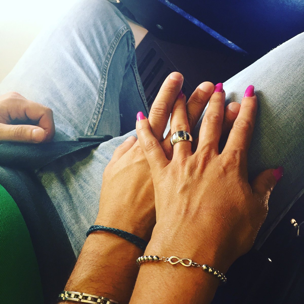 Claudia77cla's tweet photo. E poi ti ritrovi accanto la persona più bella del mondo che ti fa sentire unica..#love #respect #fiducia #ring #noi https://t.co/qZquni6aZh