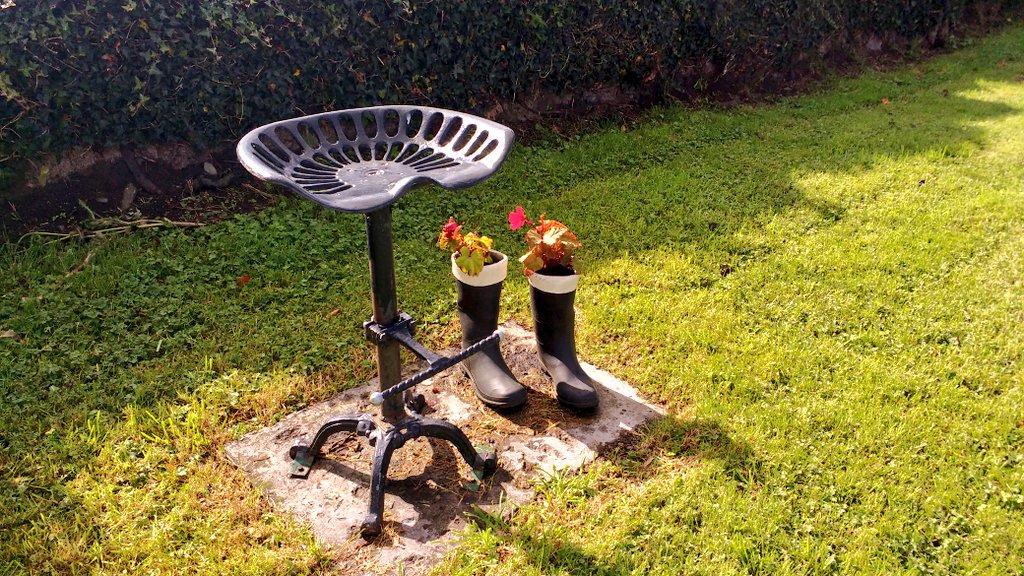 It'll be difficult to fill these boots. #ThingsYouSeeWhenCycling #cycling #irishcycling #irelandsancienteast