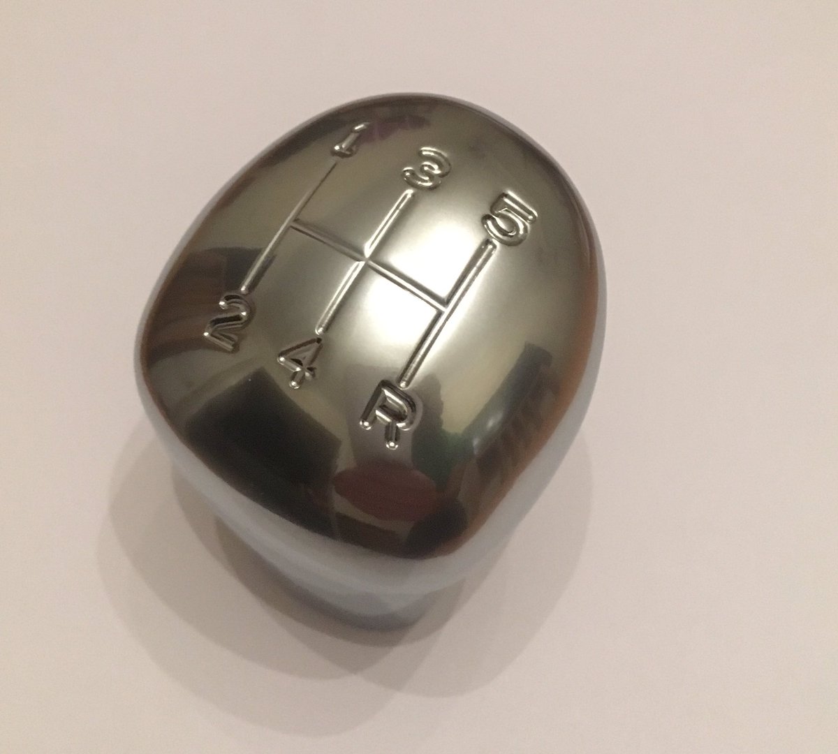 Defenderupgrade's tweet image. New design gear stick knobs to look like the TDCI. Fits R380 available in store now. Contact for more details.