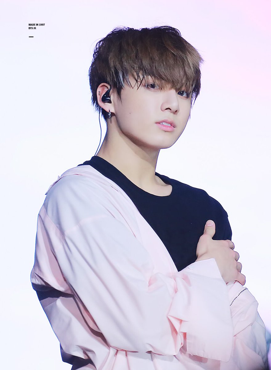 madein1997_jk's tweet photo. 캬 방탄 내일 컴백!!!!!!!!!!!!!!!!!!!!!!!!!!
봄날 돌아보기
#정국 #방탄소년단 @BTS_twt https://t.co/UtDfKvHRdZ