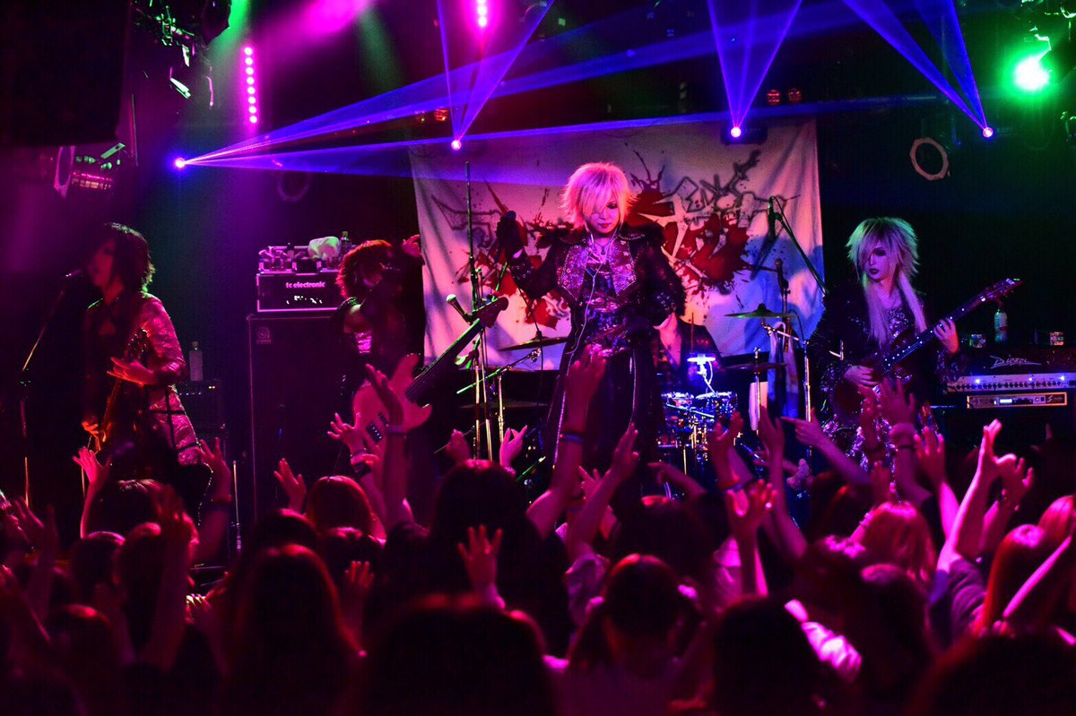 avanchick's tweet photo. 【スタンプカードについて】
10月6日の解散ライブの撮影会は大変混雑が予測されますので、スタンプカードによる撮影は出来るだけ9月20日のライブの撮影会にて消化して頂きますよう、ご理解ご協力のほどお願い致します。 https://t.co/4f2ZnYcT9q