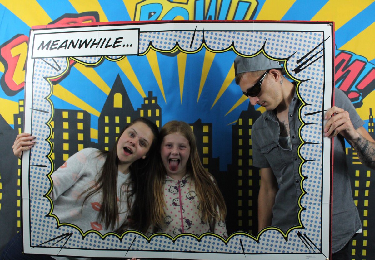 ComicFunPhotos's tweet image. #comiccon2017 #photobooth #comicfun #bridcomiccon