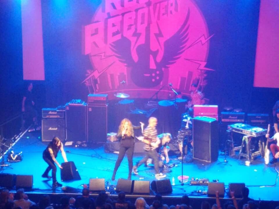 AmyAshton12's tweet image. Me on stage tonight @ #RocktoRecovery2017 comedy and auction to a sold out #Sober spectacular crowd #savingLives