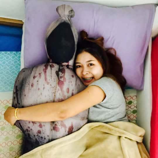 Bantal bentuk pocong