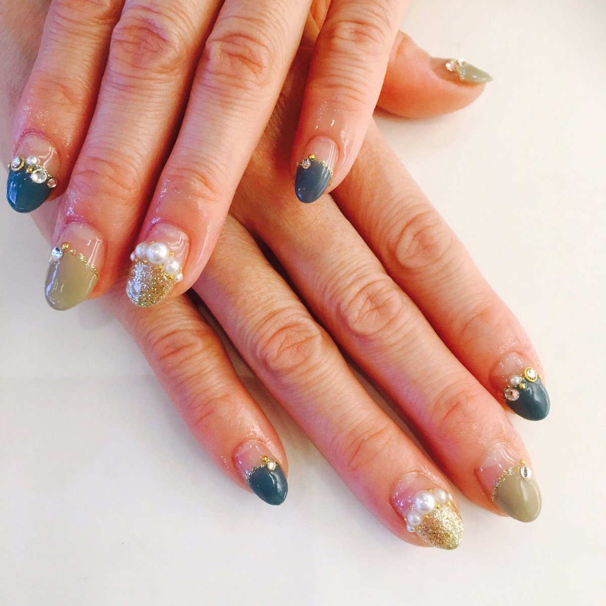 Rico Nail スモーキーカラーの丸フレンチに大きめパールでアクセントを 大人変形フレンチの出来上がりです 担当 坂井 5 0 シェラックネイル フレンチ 丸フレンチ ゴールド パール ブローチェリコ リコネイル Brocherico T Co Rico Nail スモーキーカラーの丸フレンチに大きめパールでアクセントを 大人変形フレンチの出来上がりです 担当 坂井 5 0 シェラックネイル フレンチ 丸フレンチ ゴールド パール ブローチェリコ リコネイル Brocherico T Co