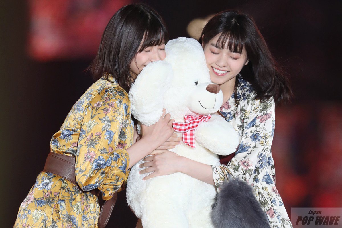 Pop Wave ポップウェーブ Twitter પર Non Noステージ 西野七瀬と渡邉理佐がペアランウェイでスタート Girlsaward 17 A W T Co Li3eb2fxu3 西野七瀬 渡邉理佐 乃木坂46 欅坂46