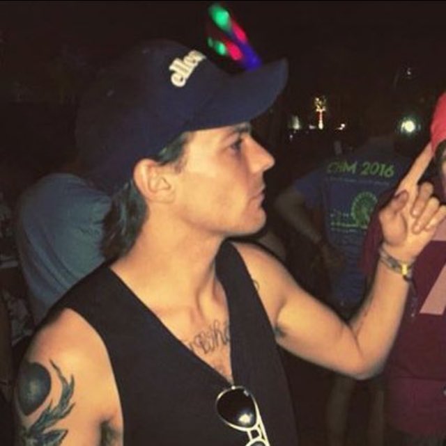 He is so hot 😍😍