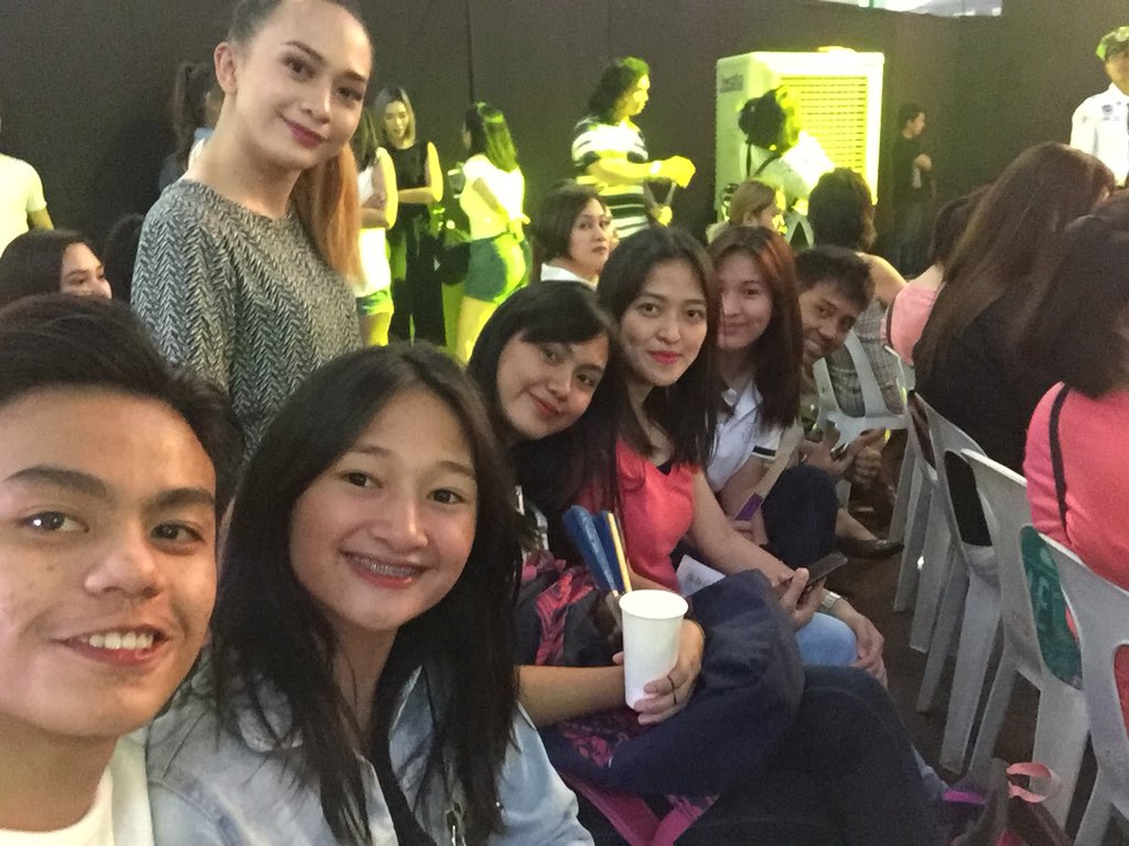 kathyyjeann's tweet photo. Supportive fam💖 Thankyousomuch!!!😘 @_acqgomez @itsmejaniiine @kjreyes17💖💖💖 #StyleOrigin #SOemoticonic #AyalaMallsStyleOrigin https://t.co/oDurguju7Y