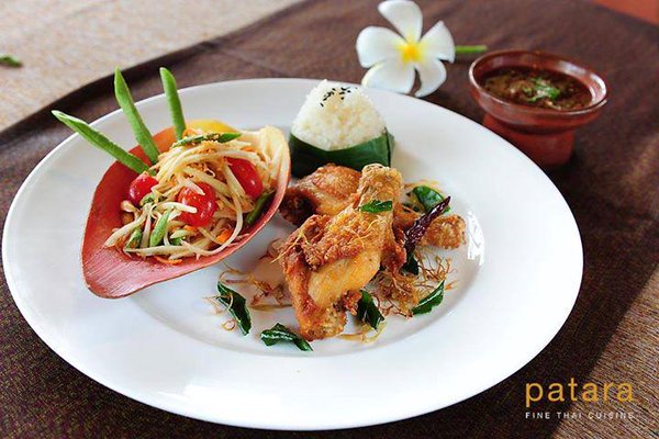 Zesty papaya salad with a side herb of fried chicken is how we keep it flavourful at #pataralondon bit.ly/2h3gEgK
