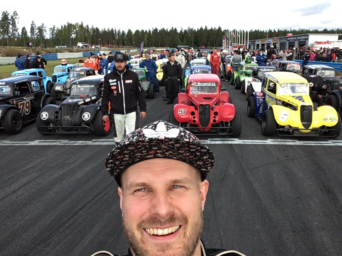 kumpularacing's tweet photo. Sakkia o ku Salpausselällä 🚙🚗🚕 Kuvasta puuttuu huollossa oleva rakas #KR82EV14. // Dear old #82 missing his friends at the pit. #worldfinals https://t.co/AXPayubu0b