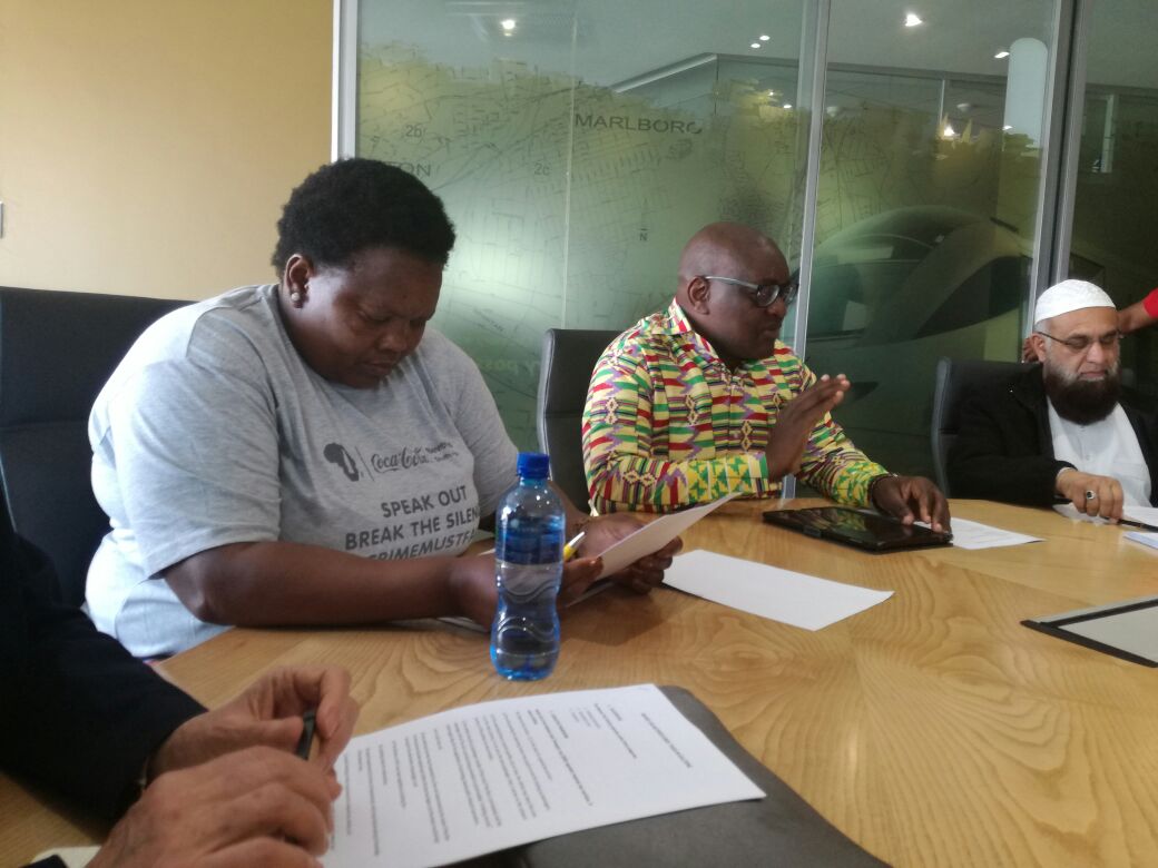 GP_CommSafety's tweet photo. GP Premier leading from the front to find amicable solutions into the #Uber & #MeterTaxis dispute. #TakeCharge #KeepGPSafe @GautengProvince https://t.co/8alYDqJOCY