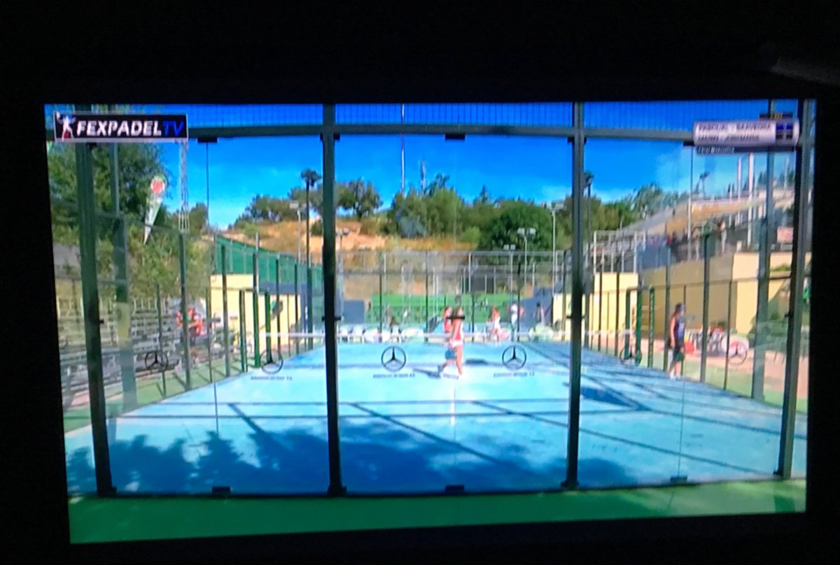 Siguiendo a @Paulitaajm y <a href="/ElenaMarinSudon/">Elena Marín Sudón</a> en la final del cto de Extremadura de padel! Vamos!!