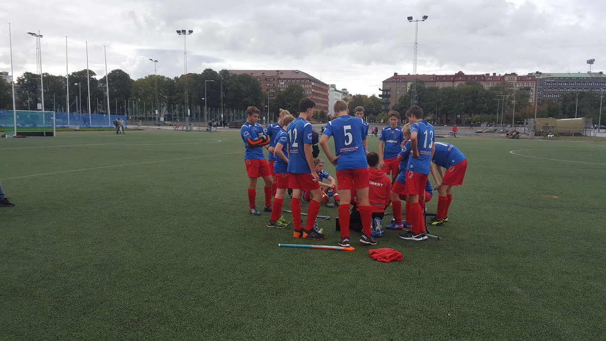LerumLK's tweet photo. #LerumLK #bluredarmy #landhockey #fieldhockey #SM2017landhockey #bästastegänget https://t.co/qUbbkSX9qU
