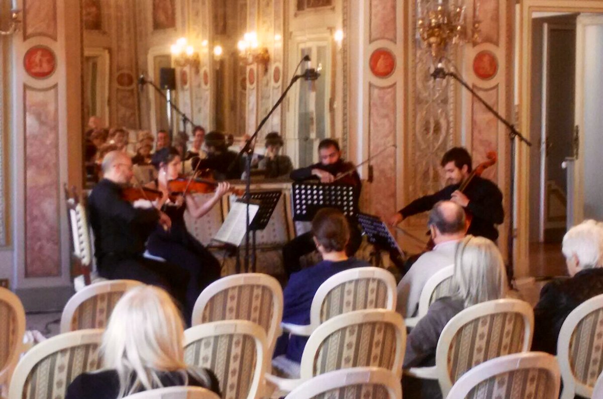 TeatroSociale's tweet photo. #FocusMajorana continua con una #CameraConMusica dedicata a musica&scienza! Suona il #QuartettoArtemisia🎶
📲Info: https://t.co/UqfONeFNSl https://t.co/9PfoVVhxfV