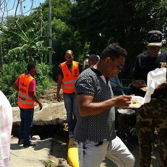 NicolasCaldeG's tweet photo. Ayer, en Moca, Provincia Espaillat; Estuvimos asistiendo a los afectados a causa de las inundaciones producidas por las intensas lluvias. https://t.co/UPXcP0rqzN