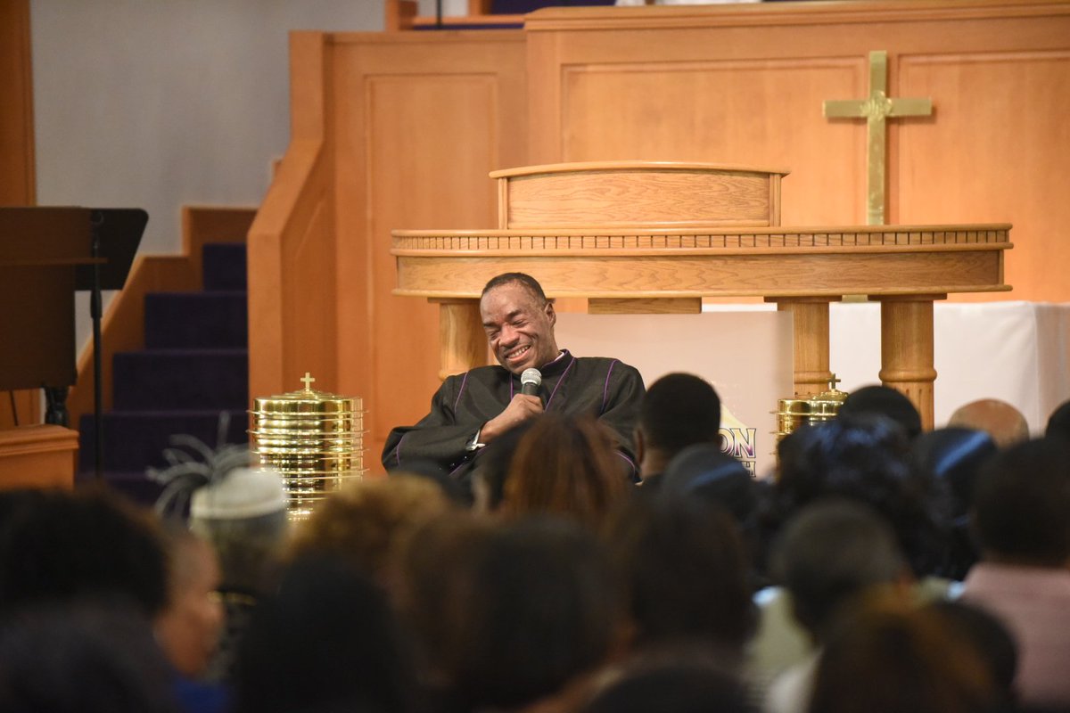 CJAphotogRaphy's tweet photo. @themzbc @leonardnsmith Bringing the word on Communion Sunday. The Ministry must continue. #betterIn2017 #mtzion https://t.co/3ViehTOcPm