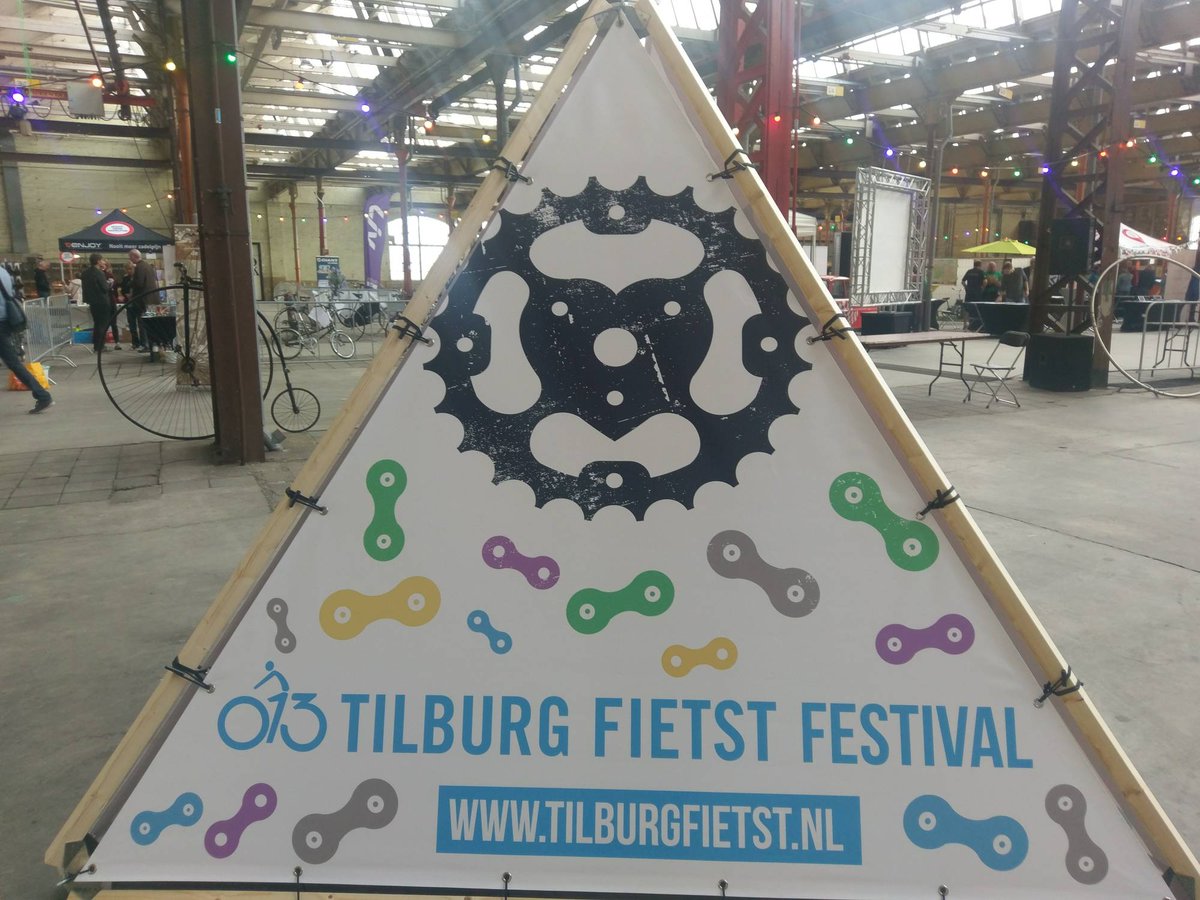 tilburgfietst's tweet photo. #tff17 Dit was het dan, Tilburg Fietst Festival 2017! Tot volgend jaar! Bedankt allemaal! @Spoorzone013 @gemeentetilburg @Smaakkaravaan https://t.co/1J1oSwdasZ
