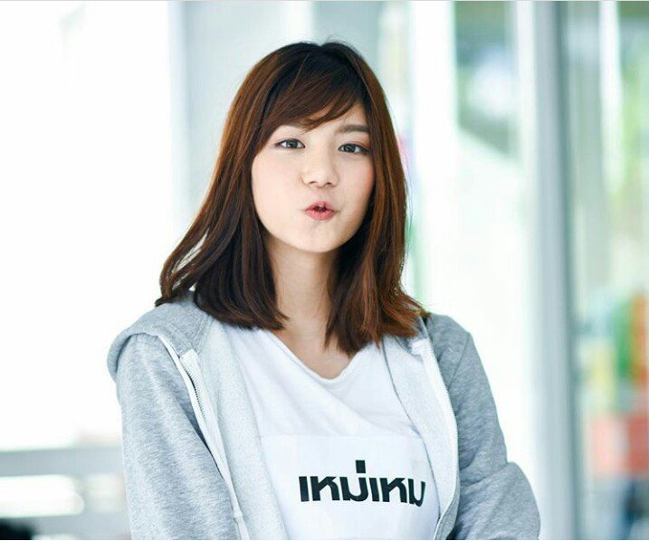 - IG onchalee คิดถึงนาง เลยไปหานาง กะว่าจะเซอร์ไพร์นาง เลยไม่บอกว่าไป เป็นไปเล่าาาาา นกไปสิคะ #thanyawee_ -